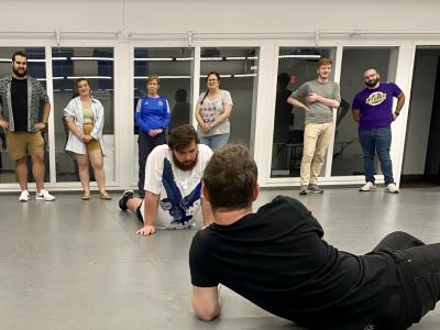 photo of an improv class
